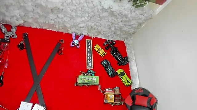 Snapshot of LilOwen_ chatting on 18, 10, 2025 LilOwen online show from 18, 10, 2025