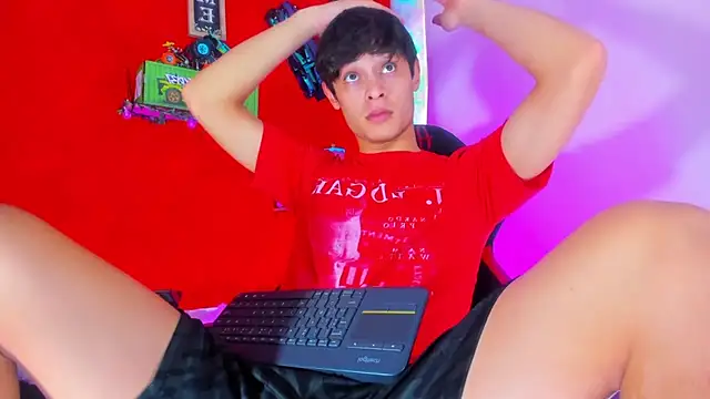 Snapshot of LilOwen_ chatting on 25, 10, 2025 LilOwen online show from 25, 10, 2025