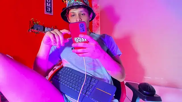 Snapshot of LilOwen_ chatting on 20, 11, 2025 LilOwen online show from 20, 11, 2025