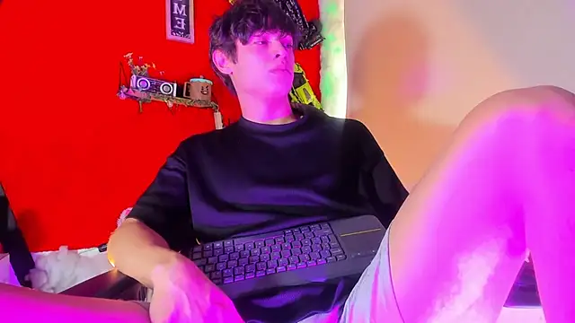 Snapshot of LilOwen_ chatting on 23, 11, 2025 LilOwen online show from 23, 11, 2025