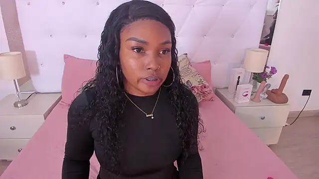 Snapshot of Isla_Scott chatting on 12, 10, 2025 Isla Scott online show from 12, 10, 2025