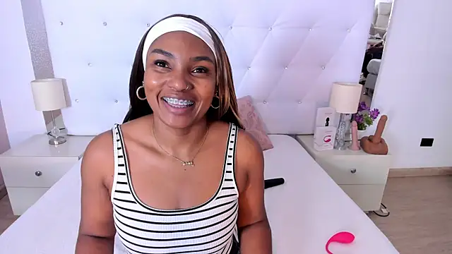 Snapshot of Isla_Scott chatting on 14, 11, 2025 Isla Scott online show from 14, 11, 2025