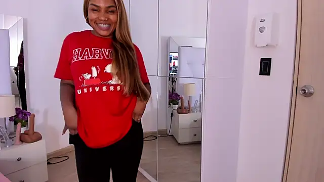 Snapshot of Isla_Scott chatting on 17, 11, 2025 Isla Scott online show from 17, 11, 2025