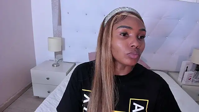 Snapshot of Isla_Scott chatting on 26, 11, 2025 Isla Scott online show from 26, 11, 2025