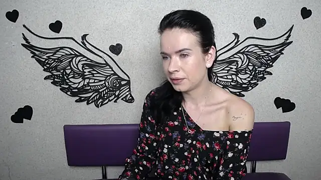 JasmineKouch online show from 9, 9, 2025