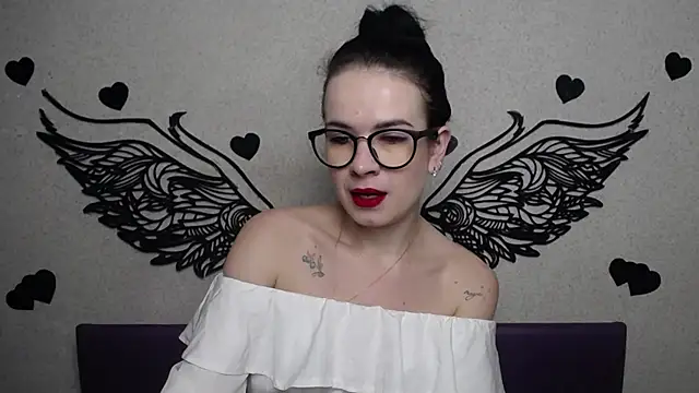 JasmineKouch online show from 16, 10, 2025