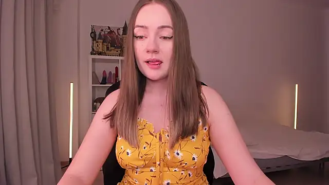 WalkingGirl online show from 8, 2, 2025