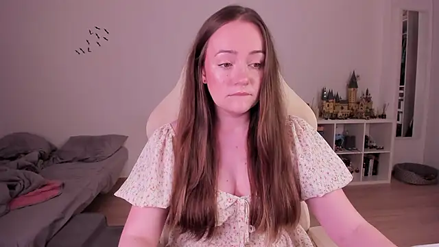 WalkingGirl online show from 6, 11, 2025