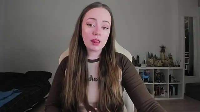 WalkingGirl online show from 11, 2, 2026