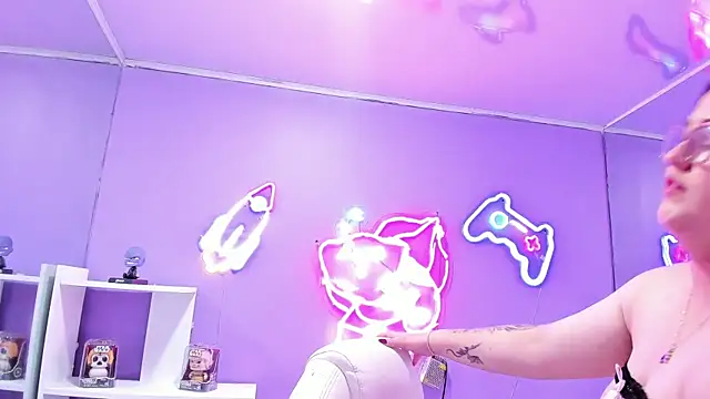 Camiila Osorio online show from 9, 9, 2025