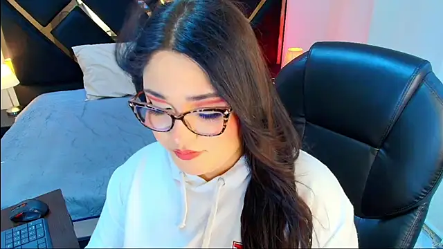 Camiila Osorio online show from 17, 4, 2026