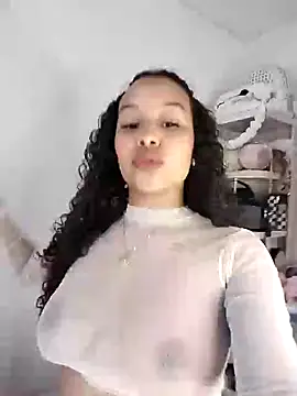 Snapshot of MarieLeon chatting on 5, 3, 2025 MarieLeon online show from 5, 3, 2025