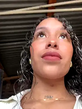 Snapshot of MarieLeon chatting on 14, 12, 2025 MarieLeon online show from 14, 12, 2025