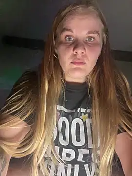 Snapshot of QueenBee2014 chatting on 11, 2, 2025 QueenBee2014 online show from 11, 2, 2025