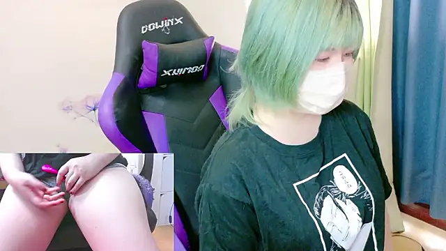 Snapshot of hazuki_8008 chatting on 1, 10, 2025 hazuki 8008 online show from 1, 10, 2025