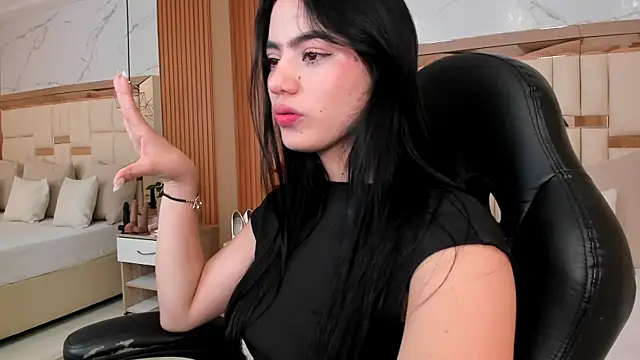 Snapshot of ariel_jonees chatting on 2, 10, 2025 ariel jonees online show from 2, 10, 2025