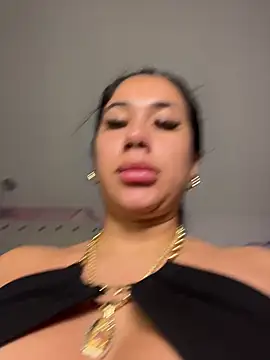 Snapshot of kiim_taaylor chatting on 15, 12, 2025 kiim taaylor online show from 15, 12, 2025