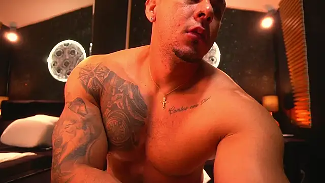 Snapshot of MassimoWalton2 chatting on 17, 11, 2025 MassimoWalton2 online show from 17, 11, 2025