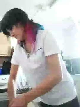 Snapshot of SweetLeila40 chatting on 4, 1, 2025 SweetLeila40 online show from 4, 1, 2025