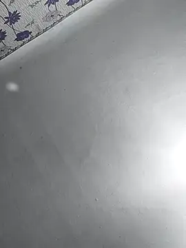 Snapshot of SweetLeila40 chatting on 5, 3, 2025 SweetLeila40 online show from 5, 3, 2025