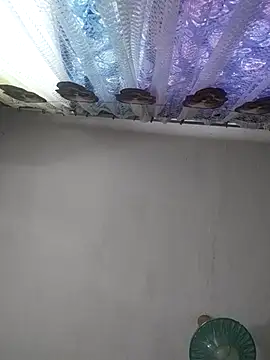 Snapshot of SweetLeila40 chatting on 16, 12, 2025 SweetLeila40 online show from 16, 12, 2025