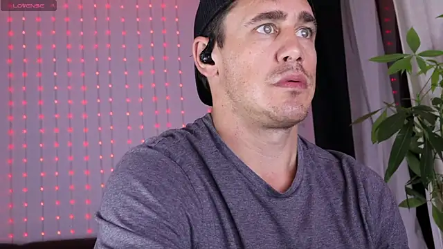 Snapshot of DamienSliick chatting on 16, 10, 2025 DamienSliick online show from 16, 10, 2025