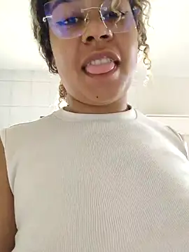 VitoriaFernandes online show from 16, 11, 2025