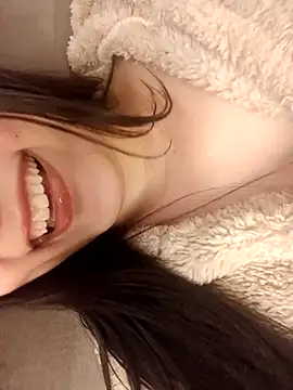 Snapshot of im_here- chatting on 1, 2, 2025 im here- online show from 1, 2, 2025