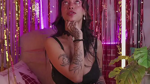 Snapshot of Kitty_arts chatting on 16, 12, 2024 Kitty arts online show from 16, 12, 2024