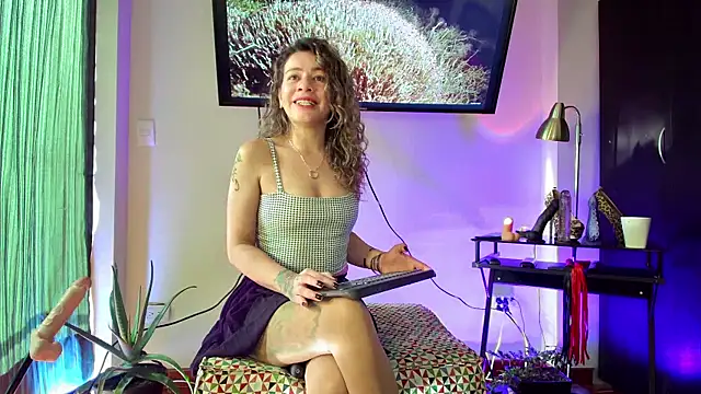 Snapshot of oriana_thomson2 chatting on 15, 1, 2025 oriana thomson2 online show from 15, 1, 2025