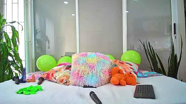 Snapshot of oriana_thomson2 chatting on 5, 3, 2025 oriana thomson2 online show from 5, 3, 2025