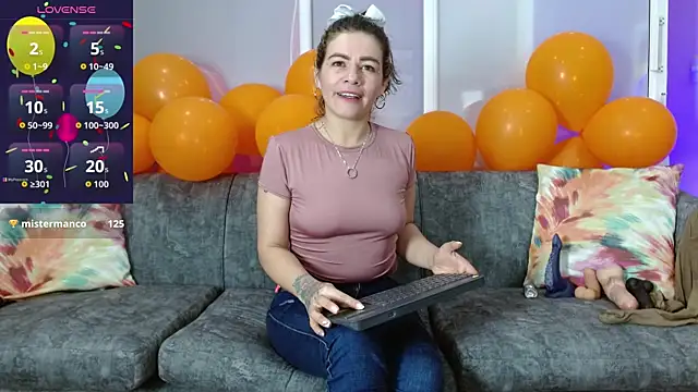 Snapshot of oriana_thomson2 chatting on 27, 9, 2025 oriana thomson2 online show from 27, 9, 2025