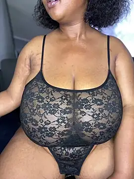 Snapshot of MayaPassion chatting on 28, 6, 2026 MayaPassion online show from 28, 6, 2026