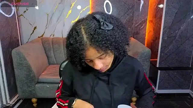 Violeth b online show from 8, 11, 2025