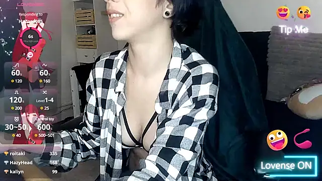 Snapshot of LisandreLaVenale chatting on 6, 1, 2025 LisandreLaVenale online show from 6, 1, 2025