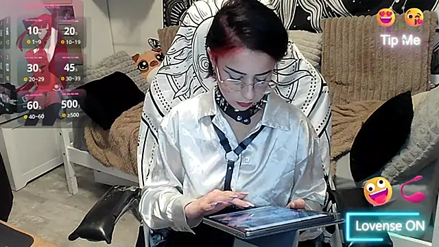 Snapshot of LisandreLaVenale chatting on 24, 2, 2025 LisandreLaVenale online show from 24, 2, 2025