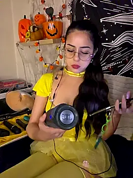 Snapshot of LisandreLaVenale chatting on 8, 10, 2025 LisandreLaVenale online show from 8, 10, 2025