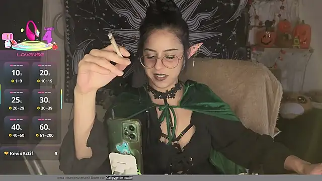 Snapshot of LisandreLaVenale chatting on 10, 10, 2025 LisandreLaVenale online show from 10, 10, 2025