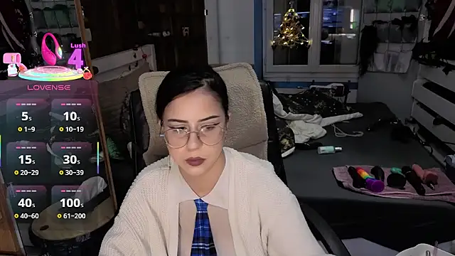 Snapshot of LisandreLaVenale chatting on 4, 12, 2025 LisandreLaVenale online show from 4, 12, 2025