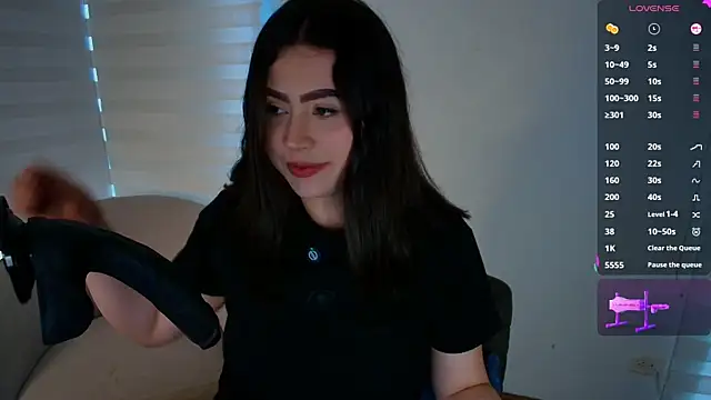 Snapshot of venusleroy_ chatting on 7, 5, 2026 venusleroy online show from 7, 5, 2026