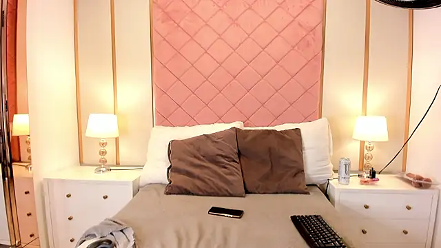 Issabella Roa online show from 17, 3, 2026