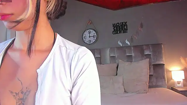 Snapshot of ParisFox_ chatting on 10, 2, 2025 ParisFox online show from 10, 2, 2025