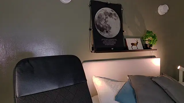 Snapshot of ParisFox_ chatting on 21, 10, 2025 ParisFox online show from 21, 10, 2025