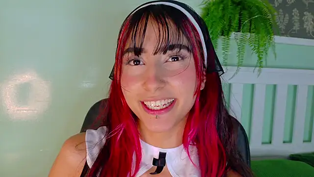 Snapshot of ParisFox_ chatting on 8, 11, 2025 ParisFox online show from 8, 11, 2025