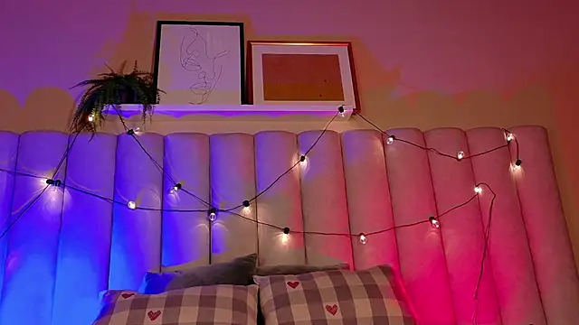 Snapshot of ParisFox_ chatting on 3, 2, 2026 ParisFox online show from 3, 2, 2026