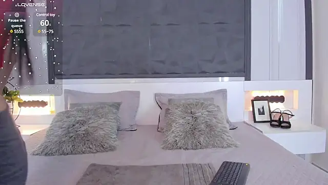 SaraGomez1 online show from 9, 1, 2025