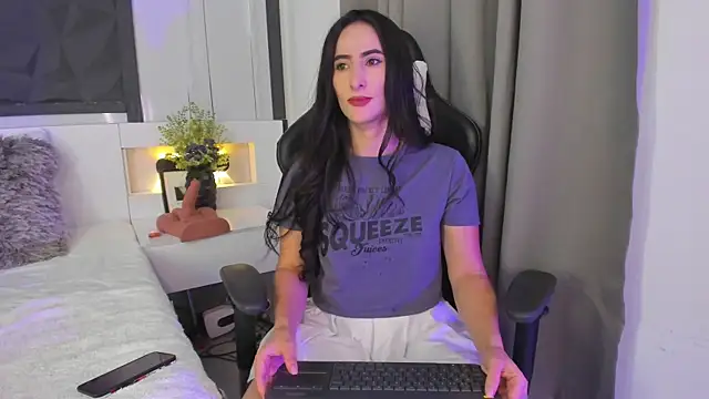 SaraGomez1 online show from 7, 10, 2025