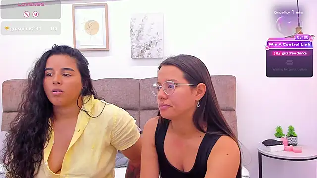 Snapshot of Dilan_y_Mia chatting on 8, 3, 2025 Dilan y Mia online show from 8, 3, 2025