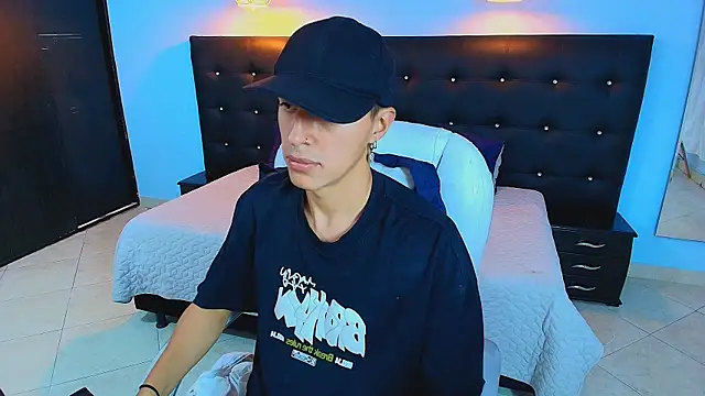 Snapshot of Lobo_17_ chatting on 4, 2, 2025 Lobo 17 online show from 4, 2, 2025