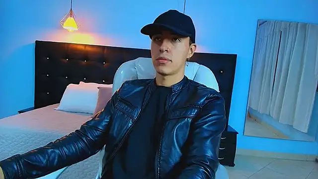 Snapshot of Lobo_17_ chatting on 5, 2, 2025 Lobo 17 online show from 5, 2, 2025